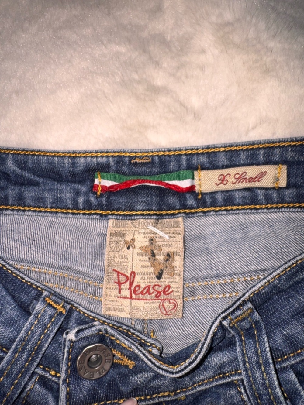 ✨4+ 50% OFF| ✨ PLAESE ITALY Women's Blue Jeans with Heart Pocket Accent size S - Picture 9 of 13